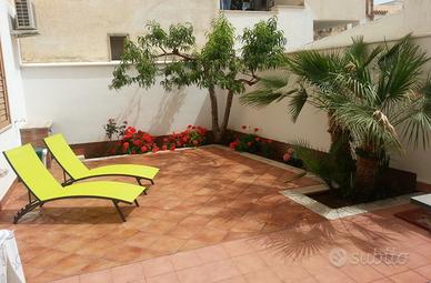 A pochi metri dalla bianca spiaggia di San Vito