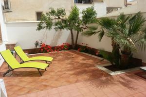 A pochi metri dalla bianca spiaggia di San Vito