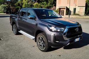 Hilux anno 2022 con gancio traino 5 posti uso priv