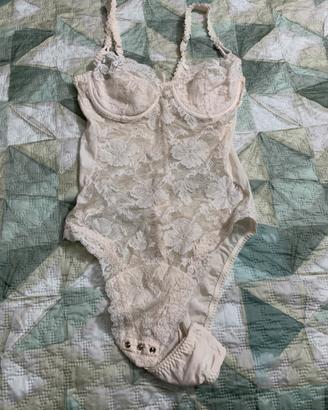 Body in pizzo con ferretto taglia 2
