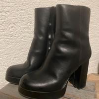 Stivali con plateau e tacco largo