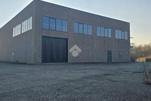 CAPANNONE A VOLPIANO