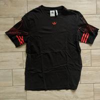 Maglietta nera con strisce rosse Adidas