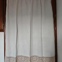 Tenda con pizzo all'uncinetto. 
