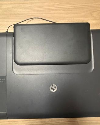 Stampante HP Deskjet 2050 con scanner