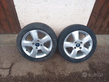  4 ruote con cerchioni in lega