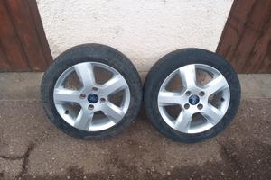  4 ruote con cerchioni in lega