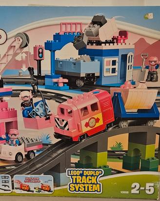 Lego Duplo treno 10508 stazione treni merci