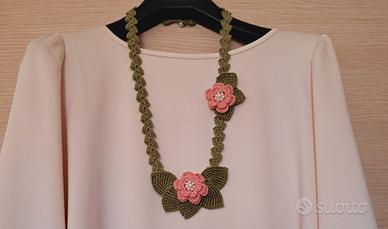 collane fiori e foglie lavorata all'uncinetto 