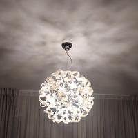 Lampadario con riccioli in vetro