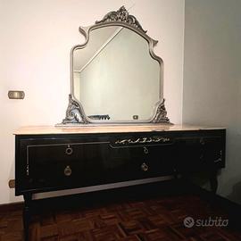 Cassettiera, specchio, comodini.