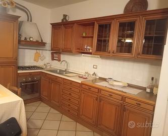 Cucina in legno classica