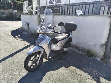 Scarabeo 200 Light