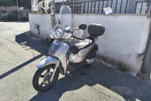Scarabeo 200 Light