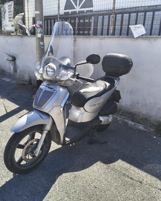 Scarabeo 200 Light