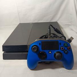 PS4 con controller e caviPlayStation 4 500 Gb