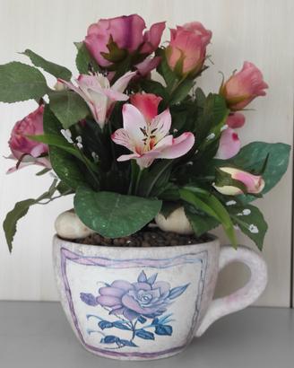 vaso in terracotta a forma di tazza 