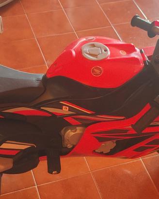 Moto elettrica per bambini injusa.