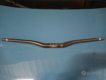 Manubrio carbonio Nukeproof