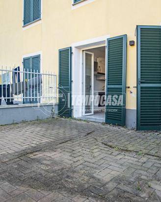 2 LOCALI IN NUOVA COSTRUZIONE CON SPAZIO ESTERNO E