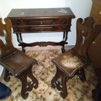 Tavolino da disimpegno con sedie