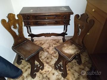 Tavolino da disimpegno con sedie