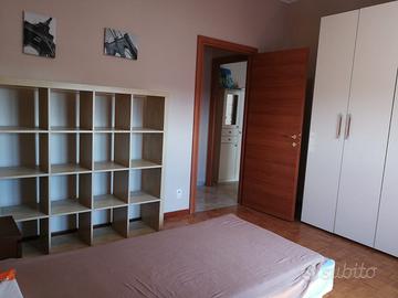 Singola con balcone per ragazza a RHO