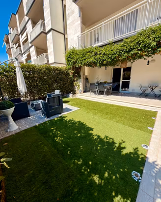Trilocale di circa 80 mq con giardino e posto auto