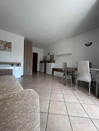 Oristano ampio trivano arredato con posto auto