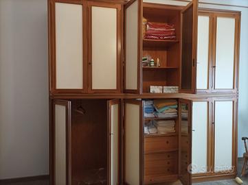 armadio vintage in legno