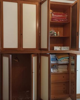 armadio vintage in legno