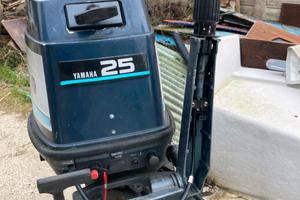 Barca in legno e vetroresina