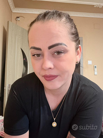 Cameriera ai piani in hotel