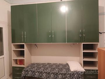 armadio in vero legno con molti scomparti