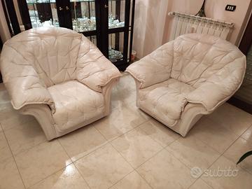 Divano in pelle tre posti con due poltrone