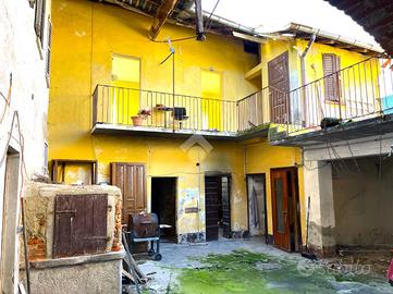 CASA DI CORTE A SUMIRAGO