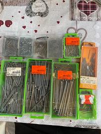 Lotto chiodi da carpenteria e spilli da falegname