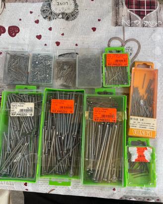 Lotto chiodi da carpenteria e spilli da falegname