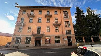 Immobile di 300 m² con 4 locali a Biella