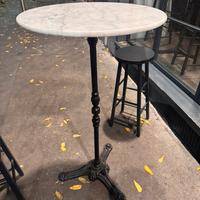 Eleganti Tavoli Alti da Bar in Marmo