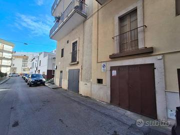 Box a Noci, via Antonio Labriola 8