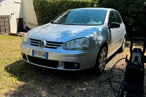 Volkswagen Golf 5 1.6 FSI Benzina