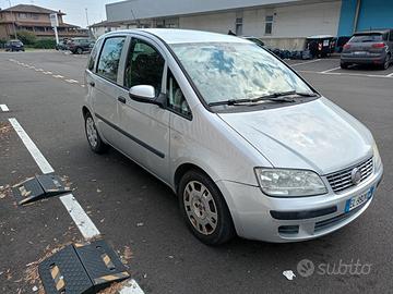 FIAT Idea 1.4 16V S&S Dynamic 2012