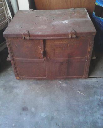 Baule in ferro