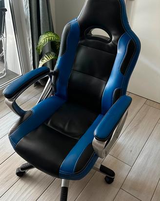 Sedia gaming blu e nera girevole con braccioli