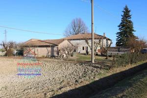 Villa di 200 m² con più di 5 locali a Castello d'A