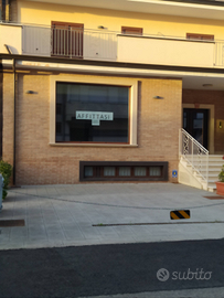 Locale commerciale zona centrale - 115 mq