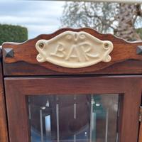 Vetrina vintage per liquori con dosatore