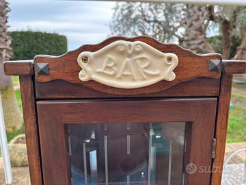 Vetrina vintage per liquori con dosatore