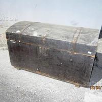 Vecchio piccolo baule in legno 1419